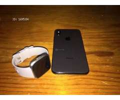 Combo - iPhone X y Fitbit Versa