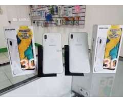 SAMSUNG A30