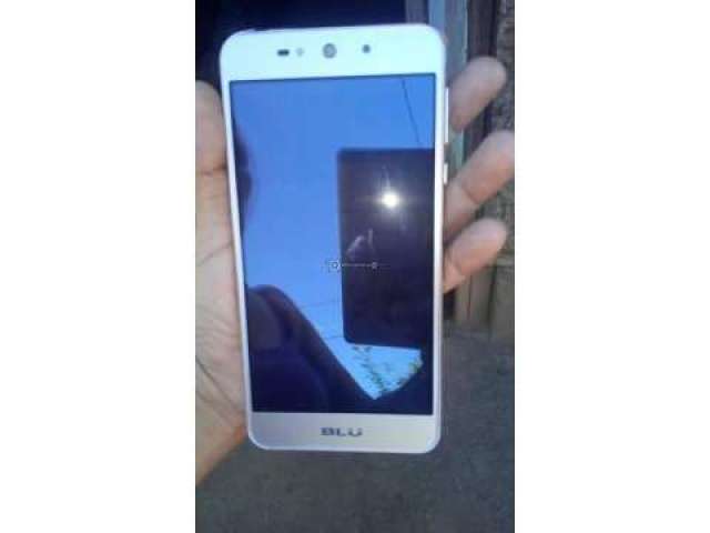 Se vende telÃ©fono Blue Grand XL. Buen precio